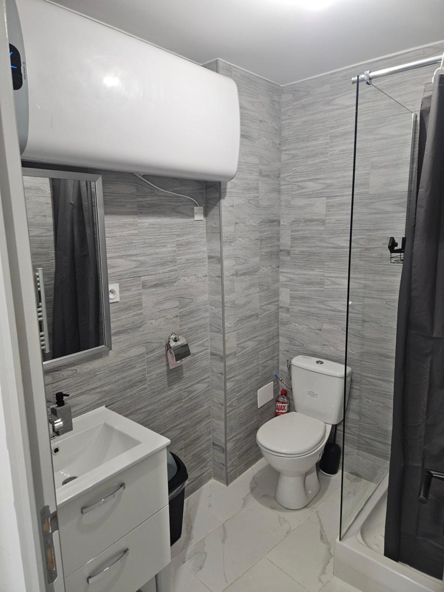 T2 Moderne, Calme Et Entierement Renove. Apartment Beziers Luaran gambar